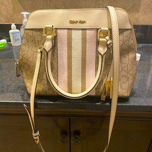 Love the purse just not into bigger purses anymore worn it once